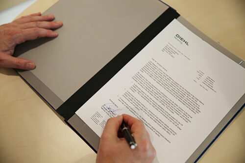 签署《联合国全球契约》