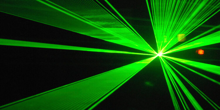 Laser-Stellsystem auf Basis piezoelektrischer Substrate